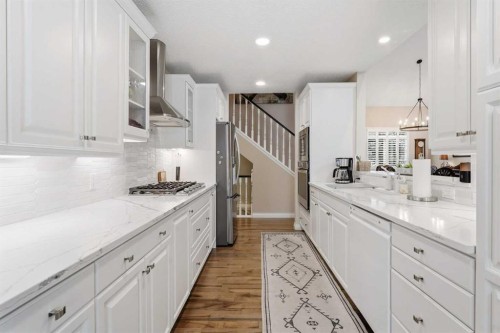 39 Varsity Estates Park Nw, Calgary, AB - Indoor Photo Showing Kitchen With Upgraded Kitchen