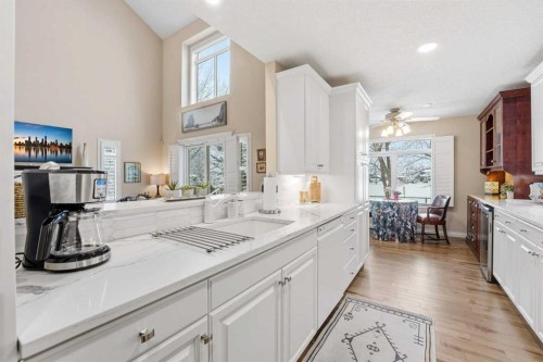 39 Varsity Estates Park Nw, Calgary, AB - Indoor Photo Showing Kitchen