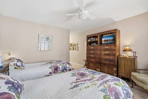 39 Varsity Estates Park Nw, Calgary, AB - Indoor Photo Showing Bedroom