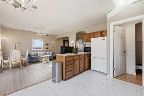 2314 Richmond Road Sw, Calgary, AB - Indoor Photo Showing Kitchen
