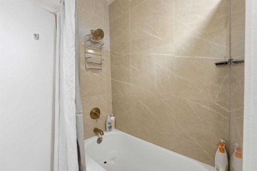 2314 Richmond Road Sw, Calgary, AB - Indoor Photo Showing Bathroom