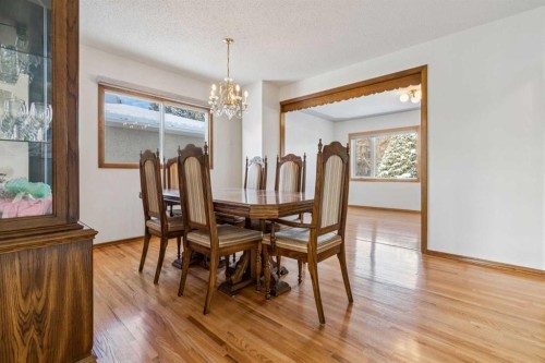811 19 Avenue Nw, Calgary, AB - Indoor Photo Showing Dining Room