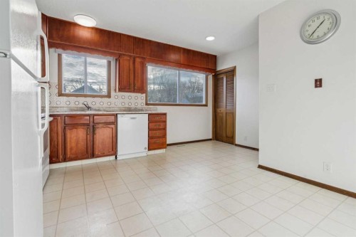 811 19 Avenue Nw, Calgary, AB - Indoor Photo Showing Kitchen