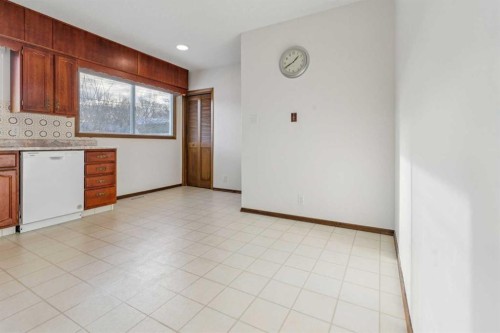 811 19 Avenue Nw, Calgary, AB - Indoor Photo Showing Kitchen