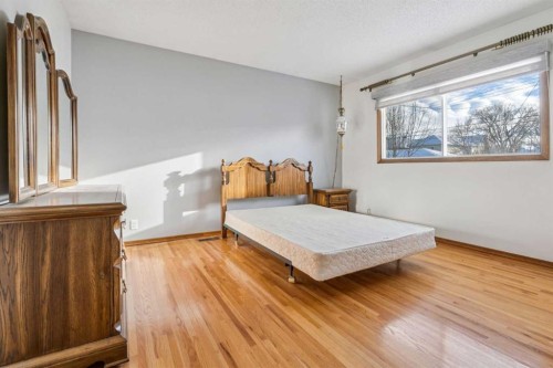 811 19 Avenue Nw, Calgary, AB - Indoor Photo Showing Other Room