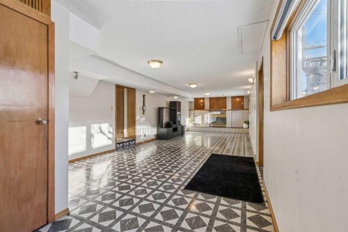 811 19 Avenue Nw, Calgary, AB - Indoor Photo Showing Other Room