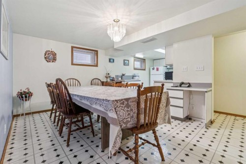 811 19 Avenue Nw, Calgary, AB - Indoor Photo Showing Dining Room