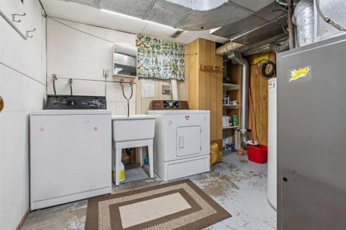 811 19 Avenue Nw, Calgary, AB - Indoor Photo Showing Laundry Room