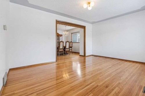 811 19 Avenue Nw, Calgary, AB - Indoor Photo Showing Other Room