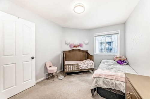 3263 Signal Hill Drive Sw, Calgary, AB - Indoor Photo Showing Bedroom