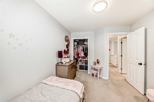 3263 Signal Hill Drive Sw, Calgary, AB - Indoor Photo Showing Bedroom