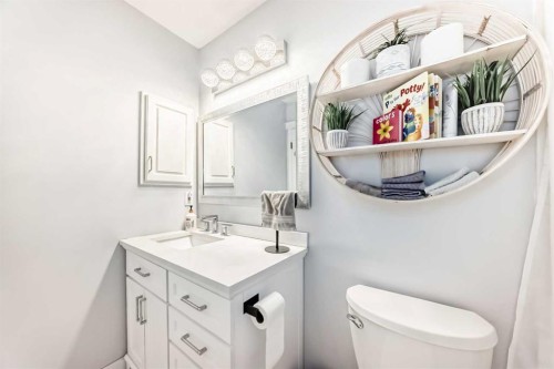 3263 Signal Hill Drive Sw, Calgary, AB - Indoor Photo Showing Bathroom