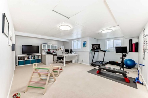 3263 Signal Hill Drive Sw, Calgary, AB - Indoor Photo Showing Gym Room