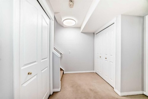 3263 Signal Hill Drive Sw, Calgary, AB - Indoor Photo Showing Other Room