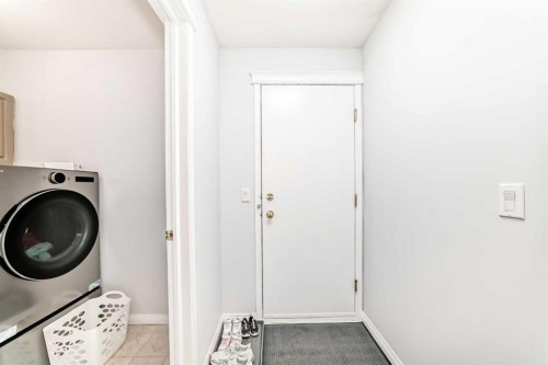 3263 Signal Hill Drive Sw, Calgary, AB - Indoor Photo Showing Laundry Room