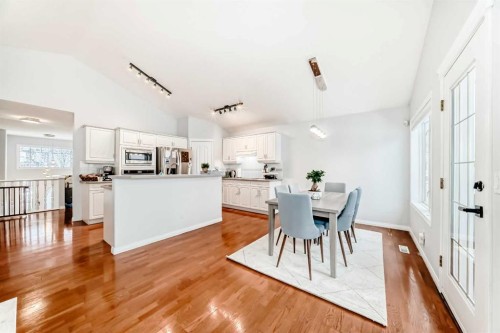 3263 Signal Hill Drive Sw, Calgary, AB - Indoor Photo Showing Dining Room