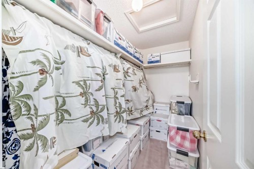 1405 Shawnee Road Sw, Calgary, AB - Indoor Photo Showing Other Room