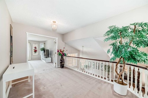 1405 Shawnee Road Sw, Calgary, AB - Indoor Photo Showing Other Room