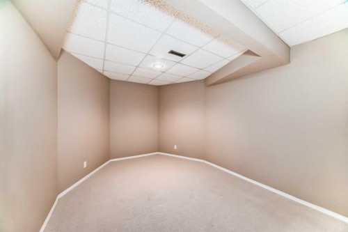 1405 Shawnee Road Sw, Calgary, AB - Indoor Photo Showing Other Room