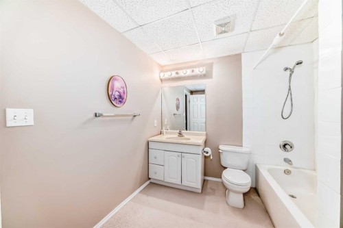 1405 Shawnee Road Sw, Calgary, AB - Indoor Photo Showing Bathroom