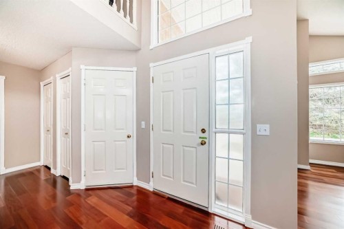 1405 Shawnee Road Sw, Calgary, AB - Indoor Photo Showing Other Room