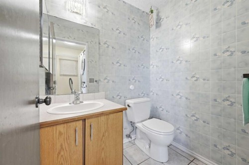 284 Falton Drive Ne, Calgary, AB - Indoor Photo Showing Bathroom