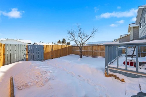 284 Falton Drive Ne, Calgary, AB - Outdoor