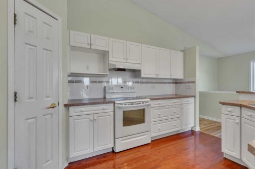 140 Valley Ridge Heights Nw, Calgary, AB - Indoor Photo Showing Kitchen