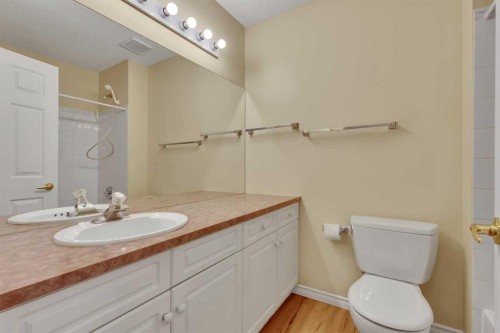 140 Valley Ridge Heights Nw, Calgary, AB - Indoor Photo Showing Bathroom
