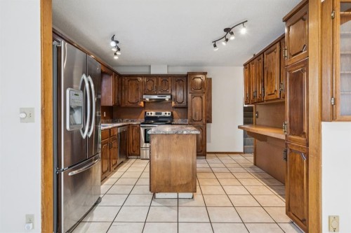 9 Jensen Crescent Ne, Airdrie, AB - Indoor Photo Showing Kitchen