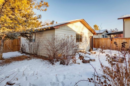 9 Jensen Crescent Ne, Airdrie, AB - Outdoor