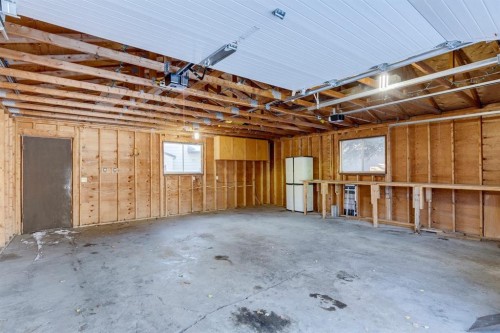 9 Jensen Crescent Ne, Airdrie, AB - Indoor