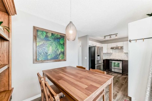 238 Berwick Drive Nw, Calgary, AB - Indoor Photo Showing Other Room