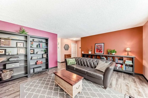 238 Berwick Drive Nw, Calgary, AB - Indoor Photo Showing Living Room