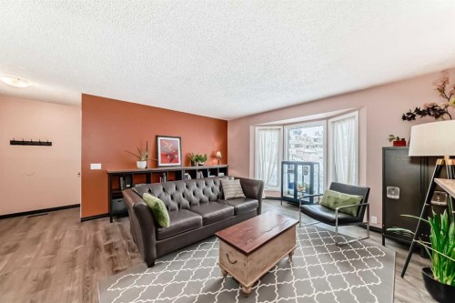 238 Berwick Drive Nw, Calgary, AB - Indoor Photo Showing Living Room