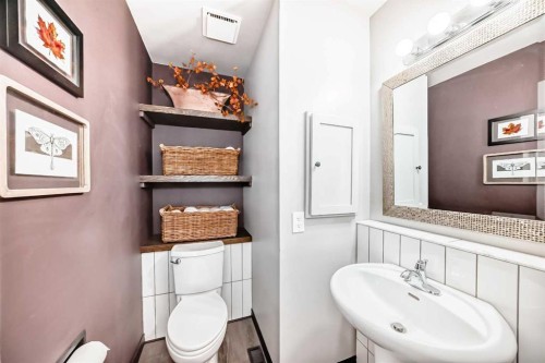 238 Berwick Drive Nw, Calgary, AB - Indoor Photo Showing Bathroom