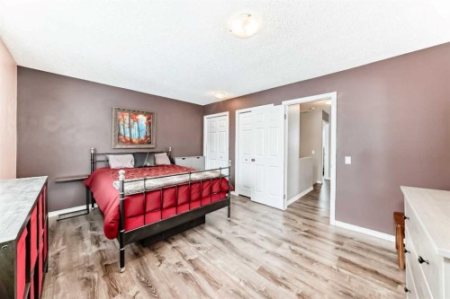 238 Berwick Drive Nw, Calgary, AB - Indoor Photo Showing Bedroom