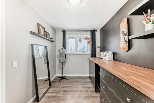 238 Berwick Drive Nw, Calgary, AB - Indoor Photo Showing Other Room