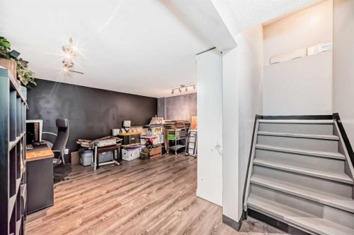 238 Berwick Drive Nw, Calgary, AB - Indoor Photo Showing Other Room