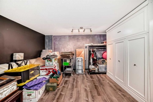238 Berwick Drive Nw, Calgary, AB - Indoor Photo Showing Other Room