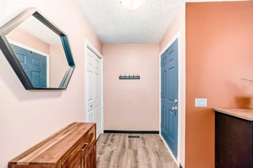 238 Berwick Drive Nw, Calgary, AB - Indoor Photo Showing Other Room