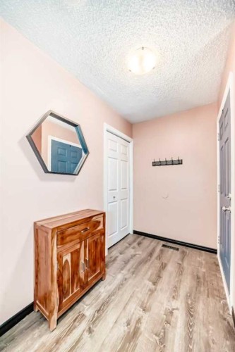 238 Berwick Drive Nw, Calgary, AB - Indoor Photo Showing Other Room