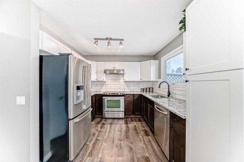 238 Berwick Drive Nw, Calgary, AB - Indoor Photo Showing Kitchen With Upgraded Kitchen