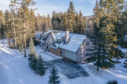 10 Wolf Drive  Rural Rocky View County, AB T3Z 1A3