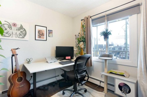 204-809 4 Street Ne, Calgary, AB - Indoor Photo Showing Office