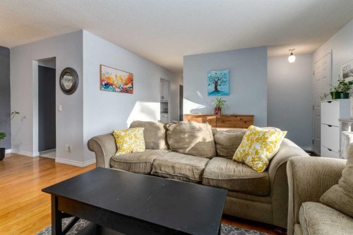 744 Hunterston Crescent Nw, Calgary, AB - Indoor Photo Showing Living Room