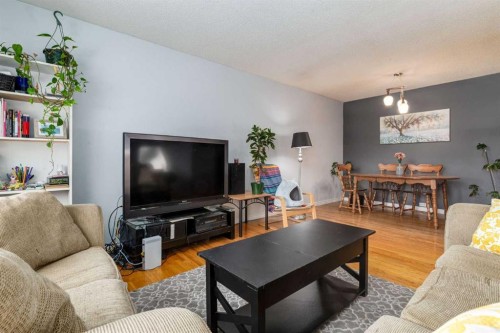 744 Hunterston Crescent Nw, Calgary, AB - Indoor Photo Showing Living Room