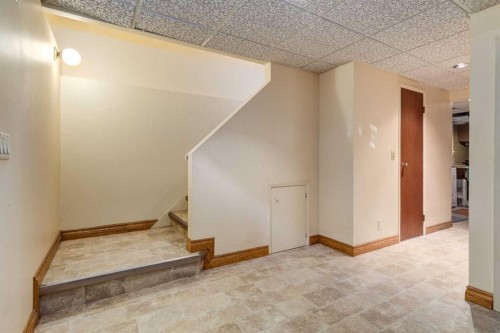 744 Hunterston Crescent Nw, Calgary, AB - Indoor Photo Showing Other Room