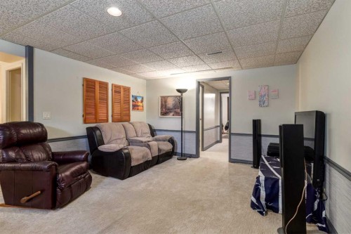 744 Hunterston Crescent Nw, Calgary, AB - Indoor