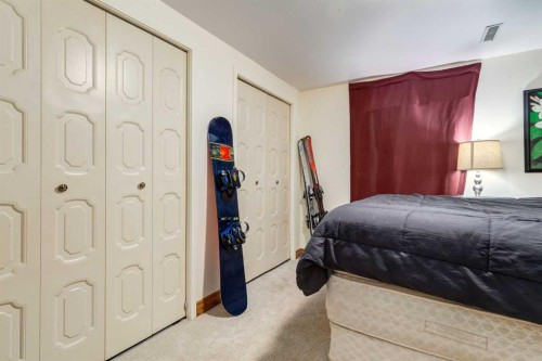 744 Hunterston Crescent Nw, Calgary, AB - Indoor Photo Showing Bedroom